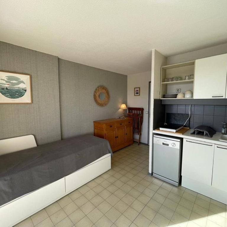 Appartement proche plage dans résidence avec piscine - Deluxe One-Bedroom Apartment with Ocean View - 8