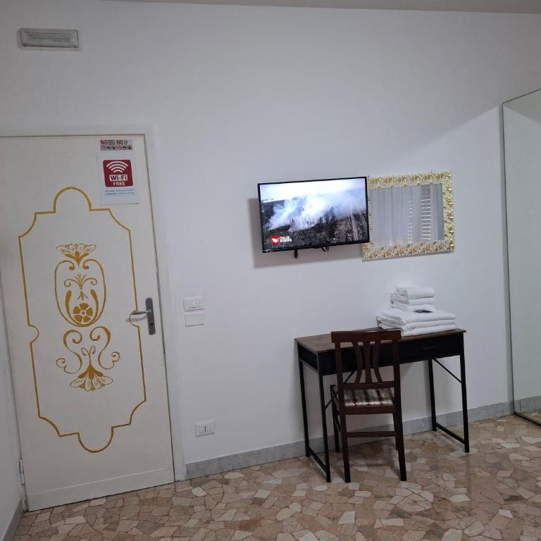 Le Maschere - Camera Tripla con Bagno Privato - 17