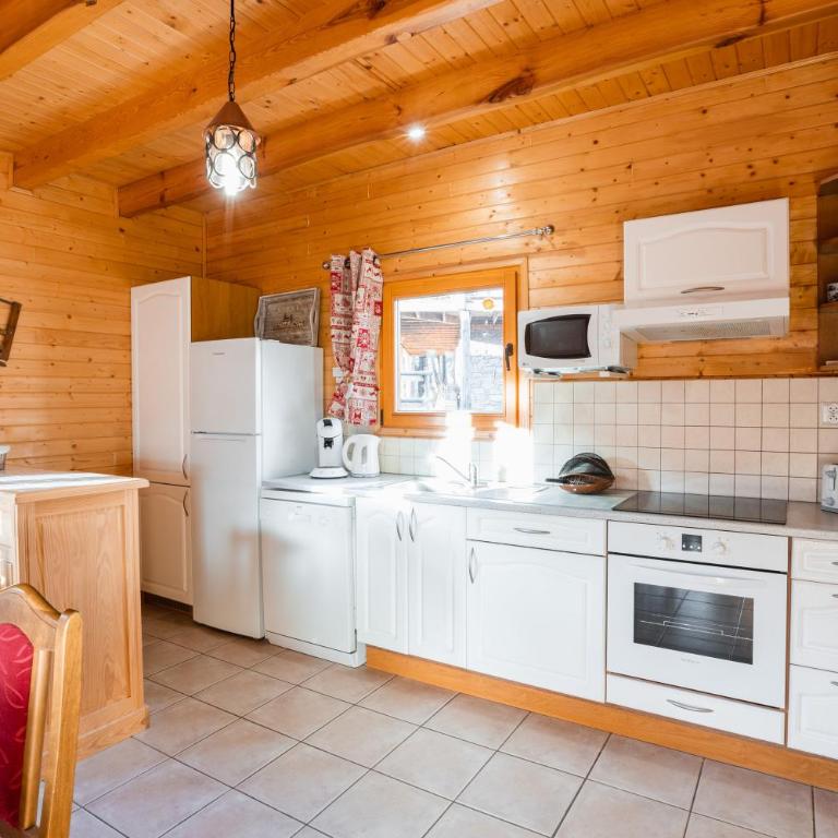 CHALET LUXE, 8-10 Pers, Parking, Sauna, Wifi, Netflix, Recommandé par locataires - Chalet - 6