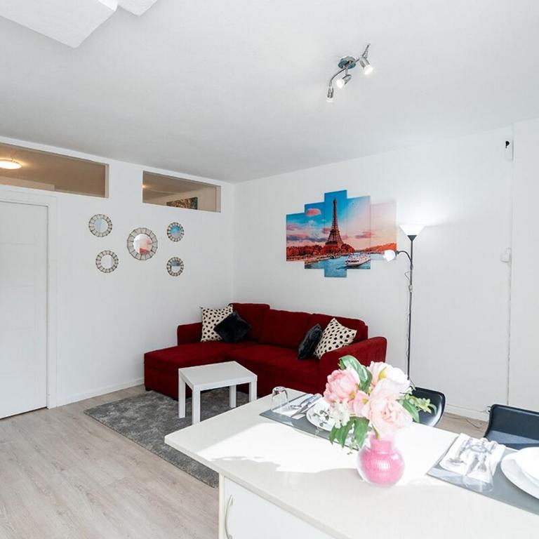 Cabopino Port Modern 2 Bedroom Apartment - Two-Bedroom Apartment - 1