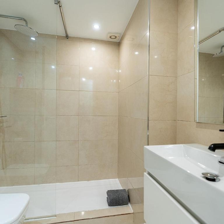 Cabopino Port Modern 2 Bedroom Apartment - Two-Bedroom Apartment - 8