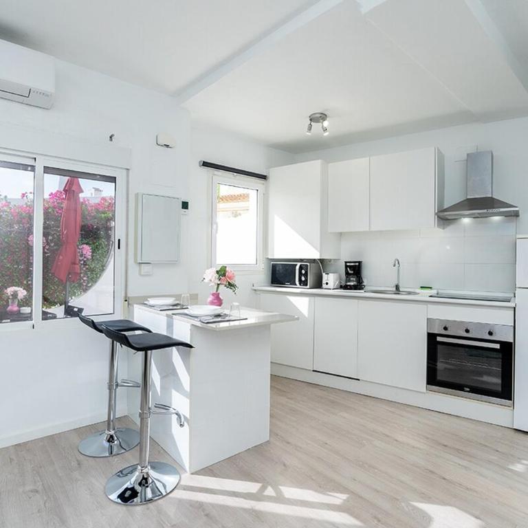 Cabopino Port Modern 2 Bedroom Apartment - Two-Bedroom Apartment - 9