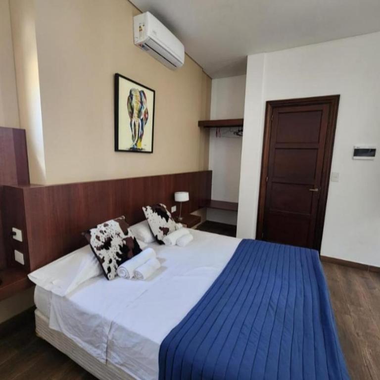 Cerca de todo habitación c baño privado - Habitación con cama grande - 2