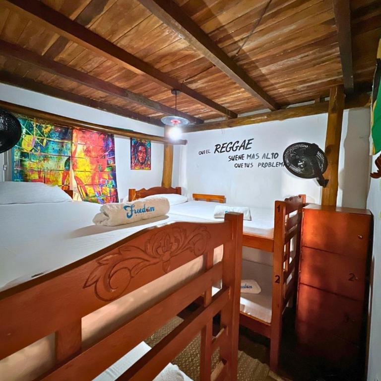 Freedom Beach Club - Habitación Cuádruple Económica con baño compartido - 2