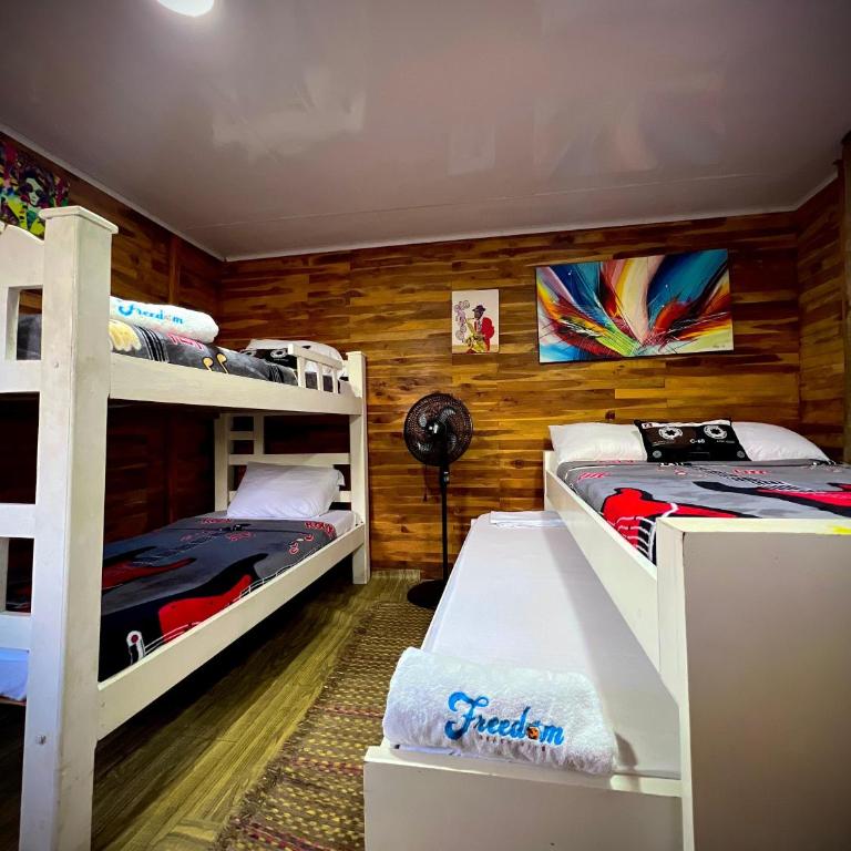 Freedom Beach Club - Habitación Familiar con baño privado - 1