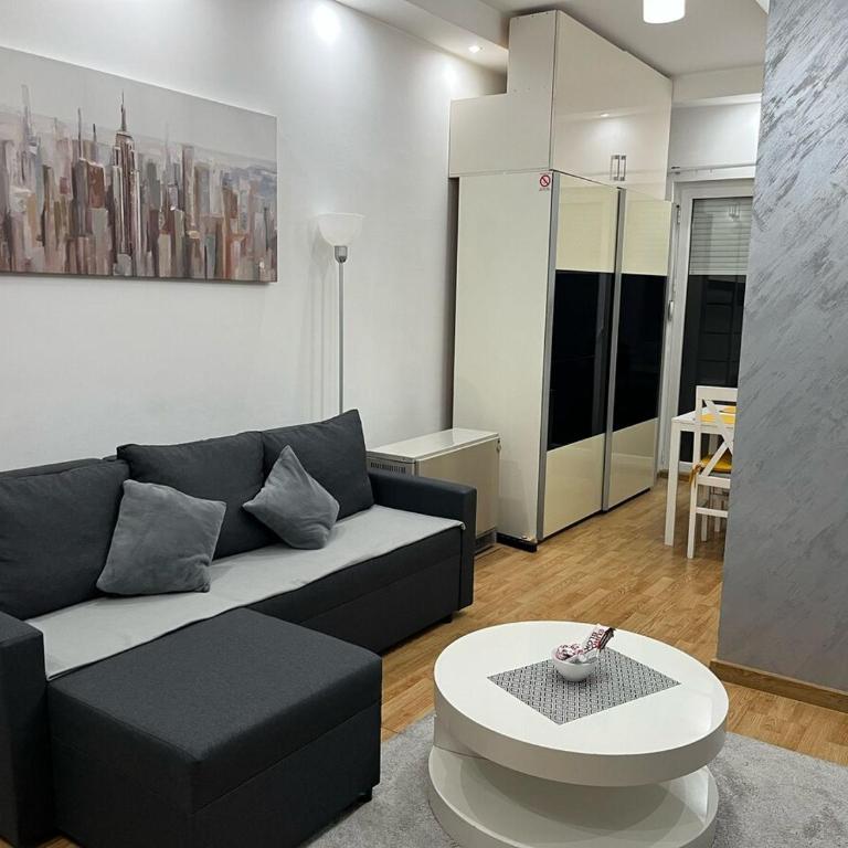 Studio apartment near the city center - One-Bedroom Apartment - 2
