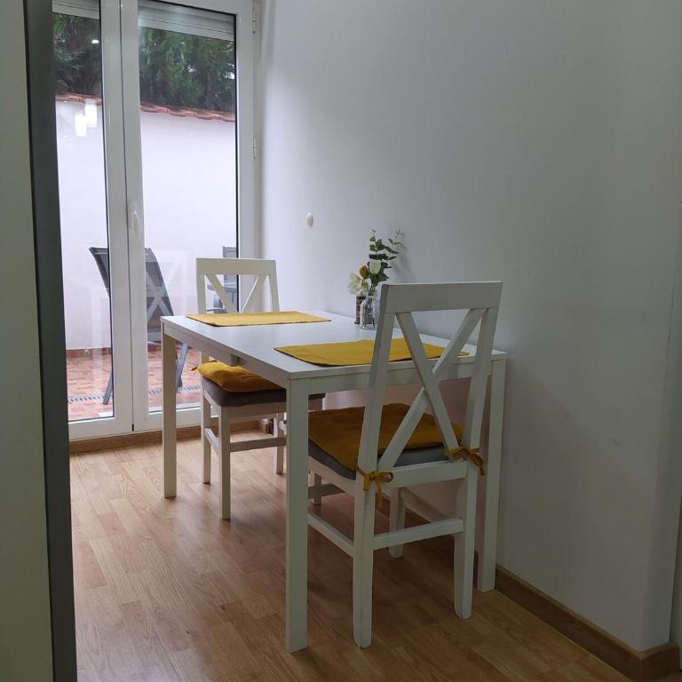 Studio apartment near the city center - One-Bedroom Apartment - 7