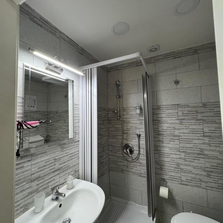 B&B San Ferdinando Napoli - Camera Matrimoniale con Bagno Privato - 4