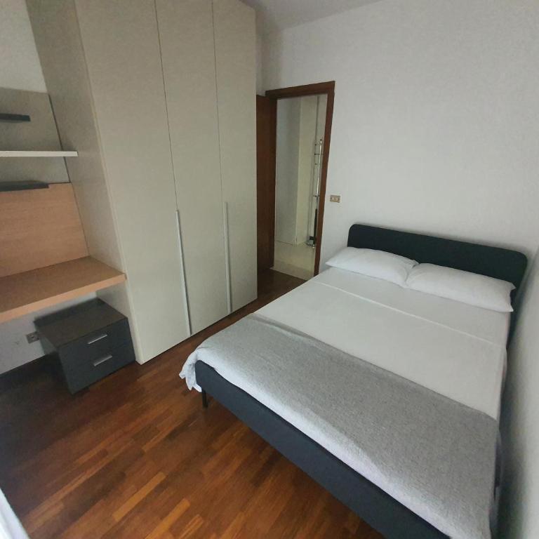 Easy Life Venice - Two-Bedroom Apartment with Balcony and Terrace - 13