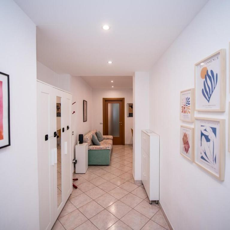 Metro 4 - Grazioso Bilocale Accogliente - Appartamento con 1 Camera da Letto - 44