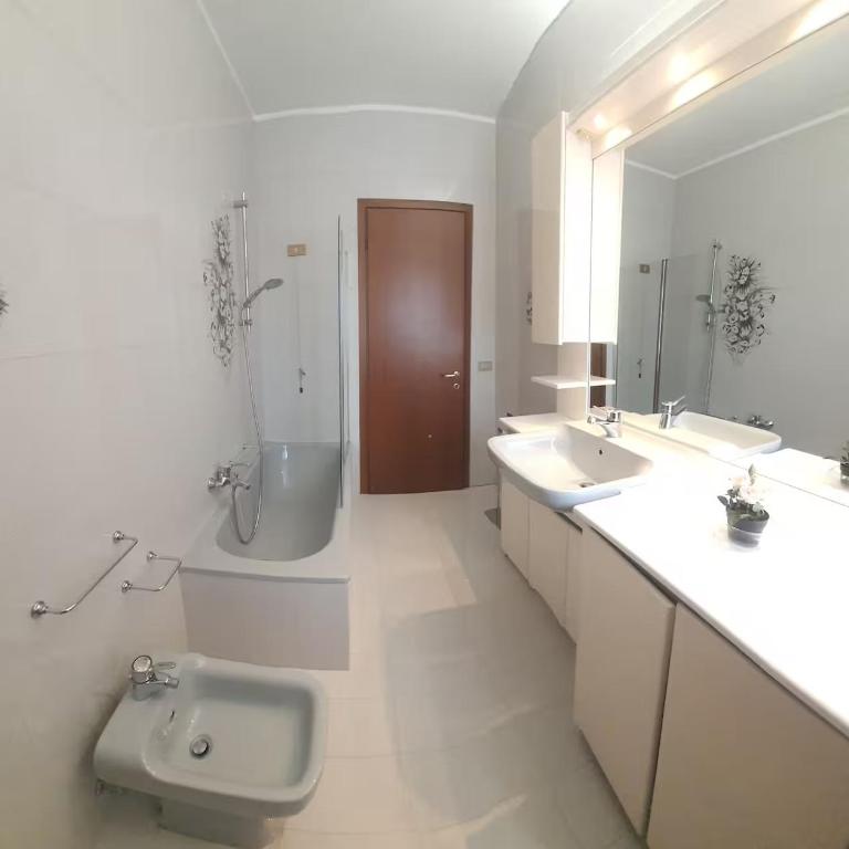 Easy Life Venice - Two-Bedroom Apartment with Balcony and Terrace - 17