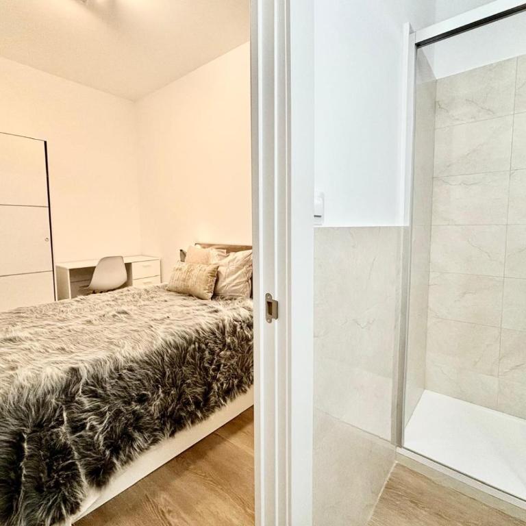 Piso en gracia de 3 habitaciones dobles suits - Three-Bedroom Premium Apartment - 8