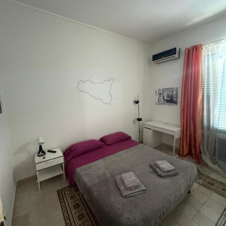 Room 091 - Standard Double Room with Shared Bathroom - 1