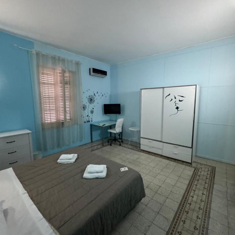 Room 091 - Double Room with Shared Bathroom - 7