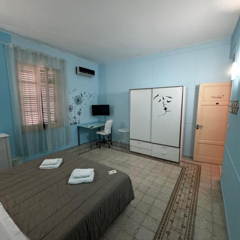 Room 091 - Double Room with Shared Bathroom - 9