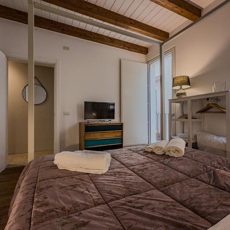 Maison Rouge Ortigia - Two-Bedroom House with Terrace - 15