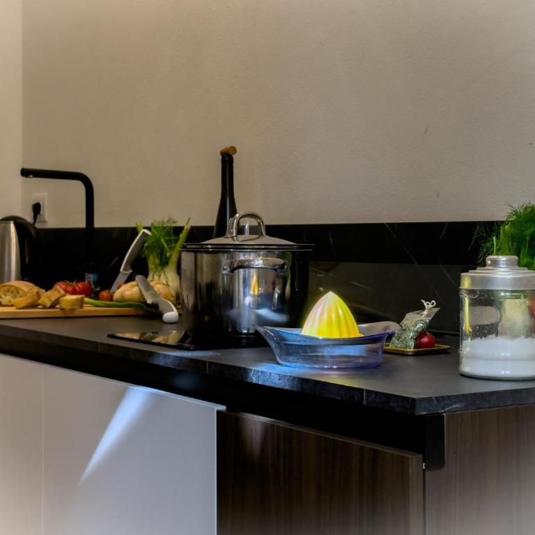 Maison Rouge Ortigia - One-Bedroom House - 27