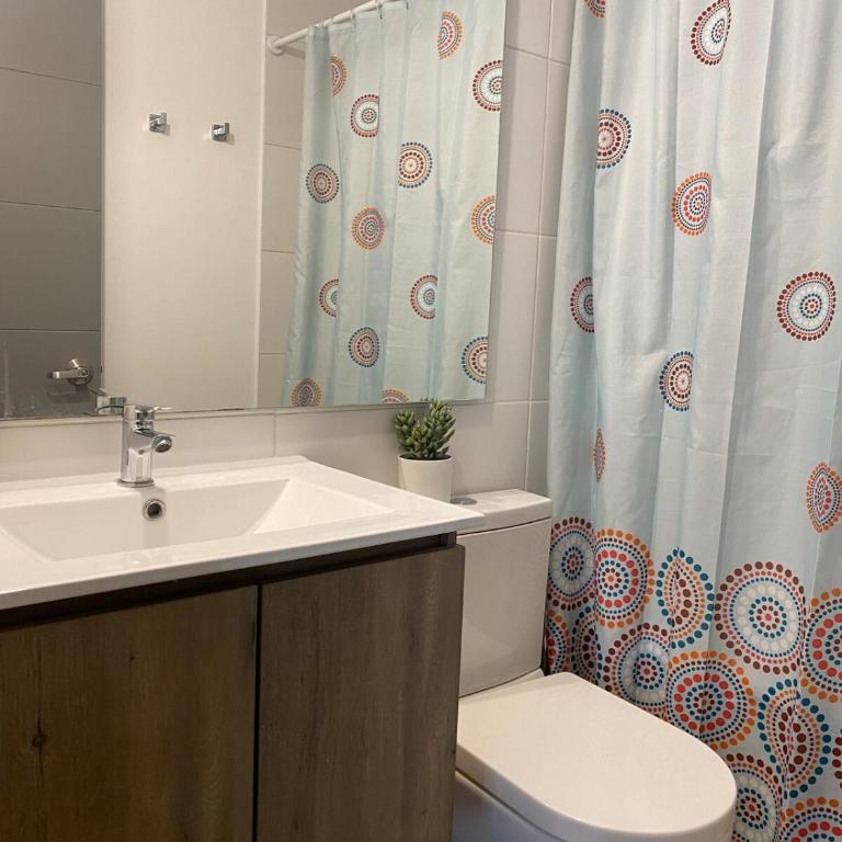 Depto 2 Dormitorios, cercano a metros, malls, clínicas, supermercados y servicios - Apartamento de 2 dormitorios - 16