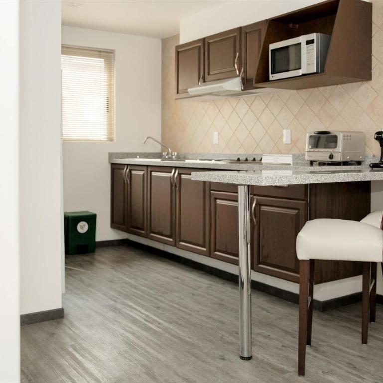 Suites Obelisk - Suite con cama extragrande - 11