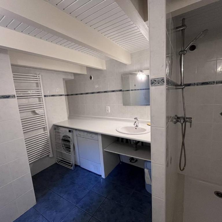 Appartement spacieux au centre de Cauterets, 6 pers., skis et parking - FR-1-812-46 - Appartement - 7