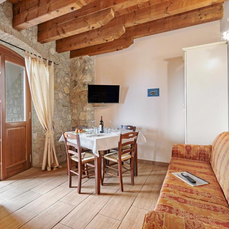 Agriturismo Cascina Crocelle - Lake View and Heated Pool - Apartment with Shared terrace - 1