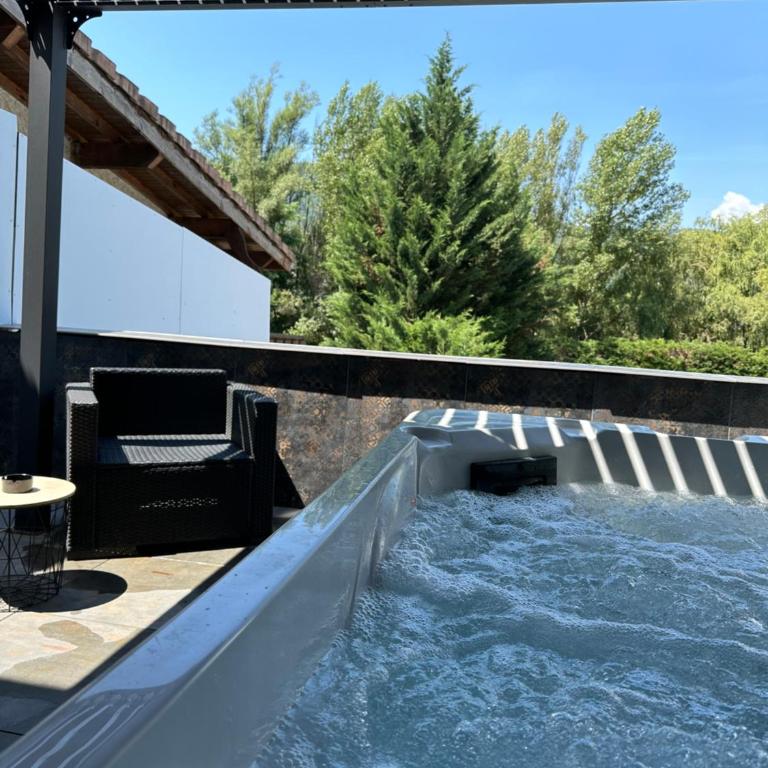 Le Mas d'Estello - Chambre Double avec Baignoire Spa - 3