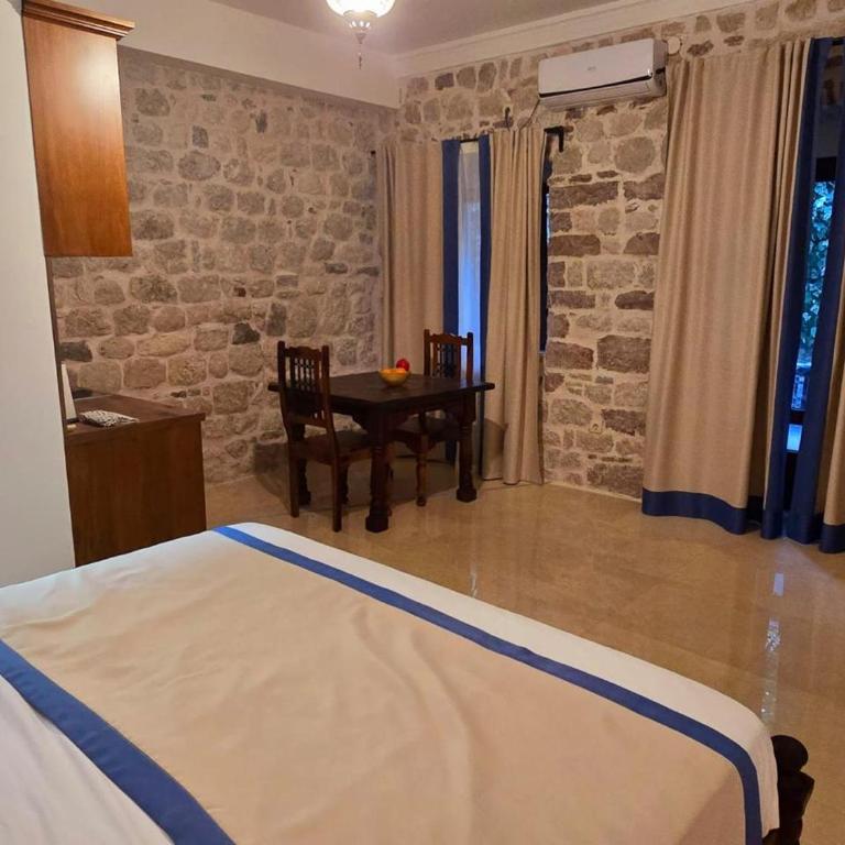 Apartments Kotor Old Town - Small Double Room - 9
