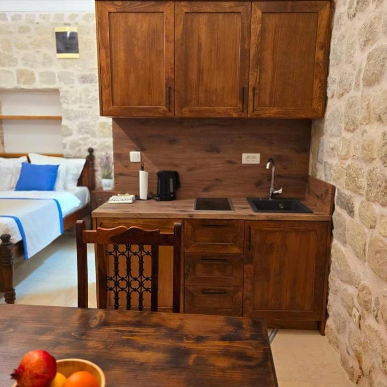 Apartments Kotor Old Town - Small Double Room - 11