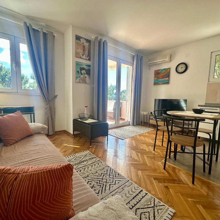 Forest Window 1 Petrovac - Apartment with Terrace - 7