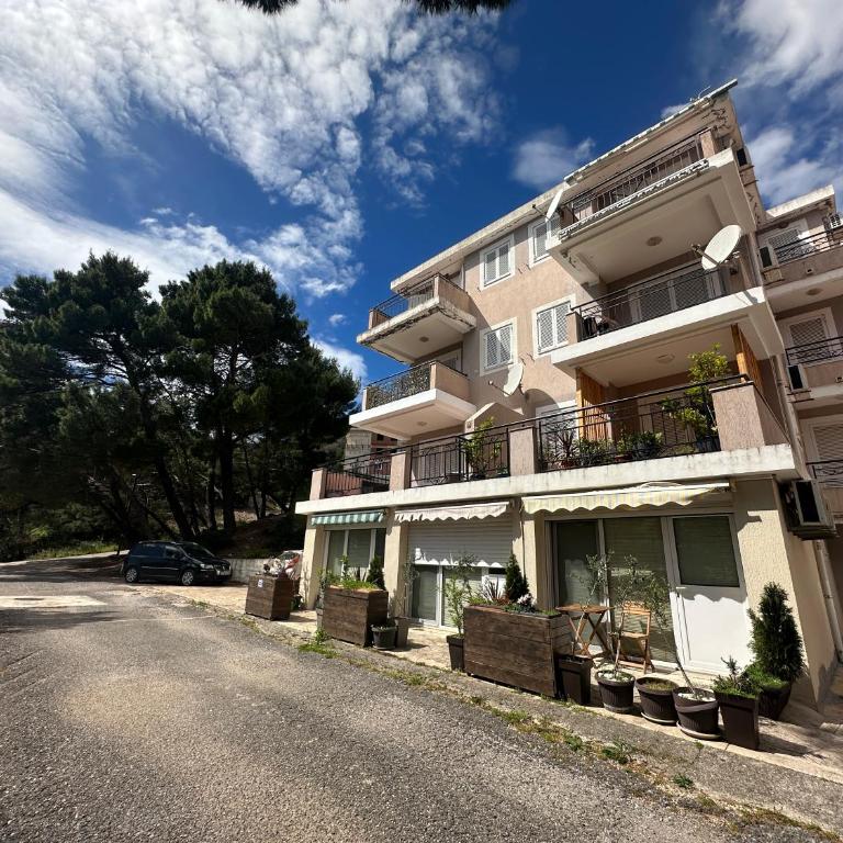Forest Window 1 Petrovac - Apartment with Terrace - 25