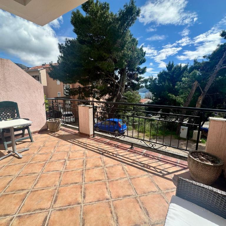 Forest Window 1 Petrovac - Apartment with Terrace - 11