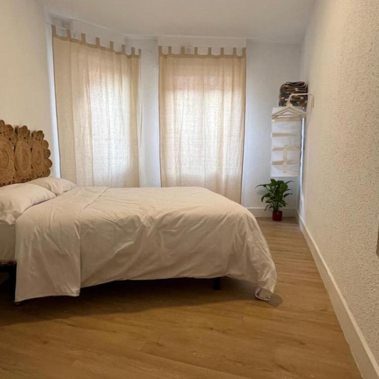 HT MIRIBILLA habitaciones turísticas con baños compartidos sin ascensor - Standard Double Room - 4