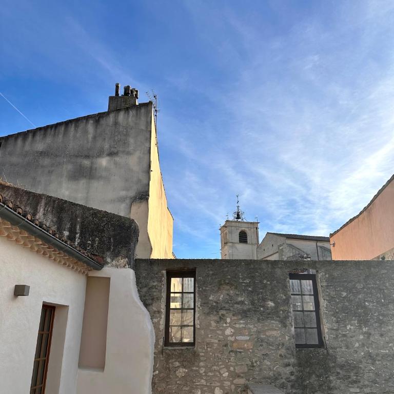 Exceptionnel - Couvent entièrement rénové - classé Patrimoine - Piscine, au calme et à 100 m du coeur de l'Isle - Villa avec Piscine Privée - 16