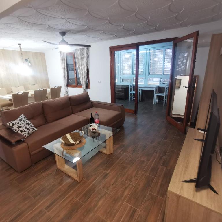 Great apartment with a view of the sea - Three-Bedroom Apartment - 1