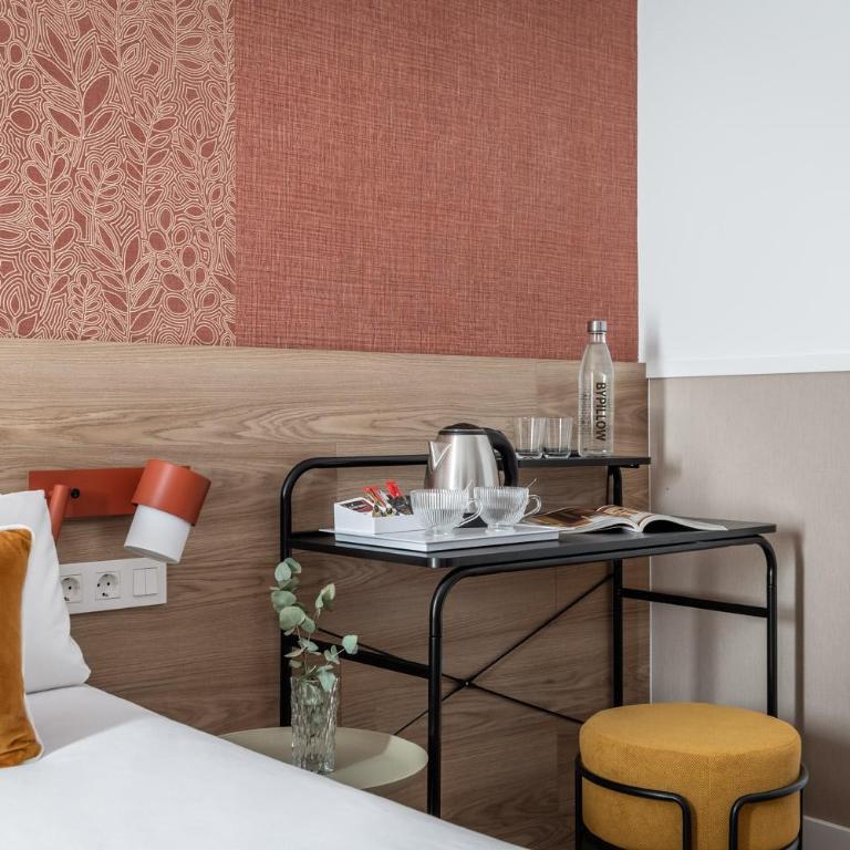 BYPILLOW House - Twin Room with Balcony - 5