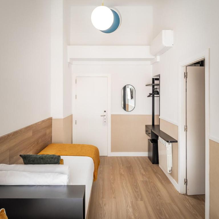 BYPILLOW House - Family Room - 1