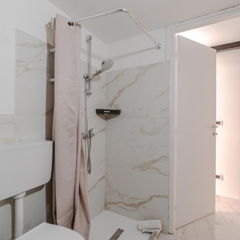 GuestHost - Comfortable Studio Apartments Crocetta - Turin - Monolocale - 9