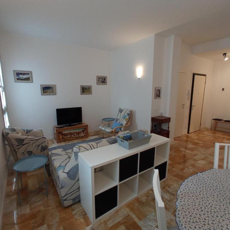 Family Haven a roomy and cosy suite just 200 mt from Lake Como with free parking garage! - Appartamento con 2 Camere da Letto - 10