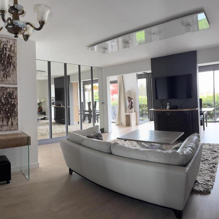 Appartement avec grand jardin et vue mer dans l'une des meilleures résidences avec piscine au cœur du village emblématique Saint-Jean-Cap-Ferrat - Apartamento de 2 dormitorios - 2