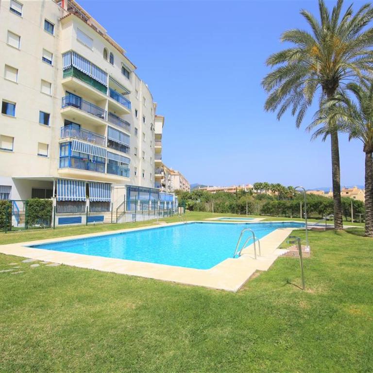 Stylish 2BR in Estepona, Walk to Beach & Old Town - Apartamento de 2 dormitorios - 4