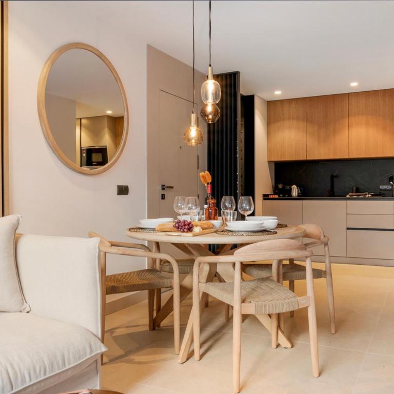 Stylish 2BR in Estepona, Walk to Beach & Old Town - Apartamento de 2 dormitorios - 1