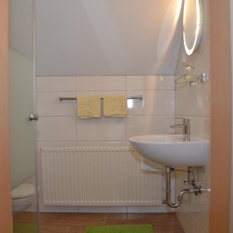 Gästehaus Bachmann - Standard Doppelzimmer mit Balkon - 8