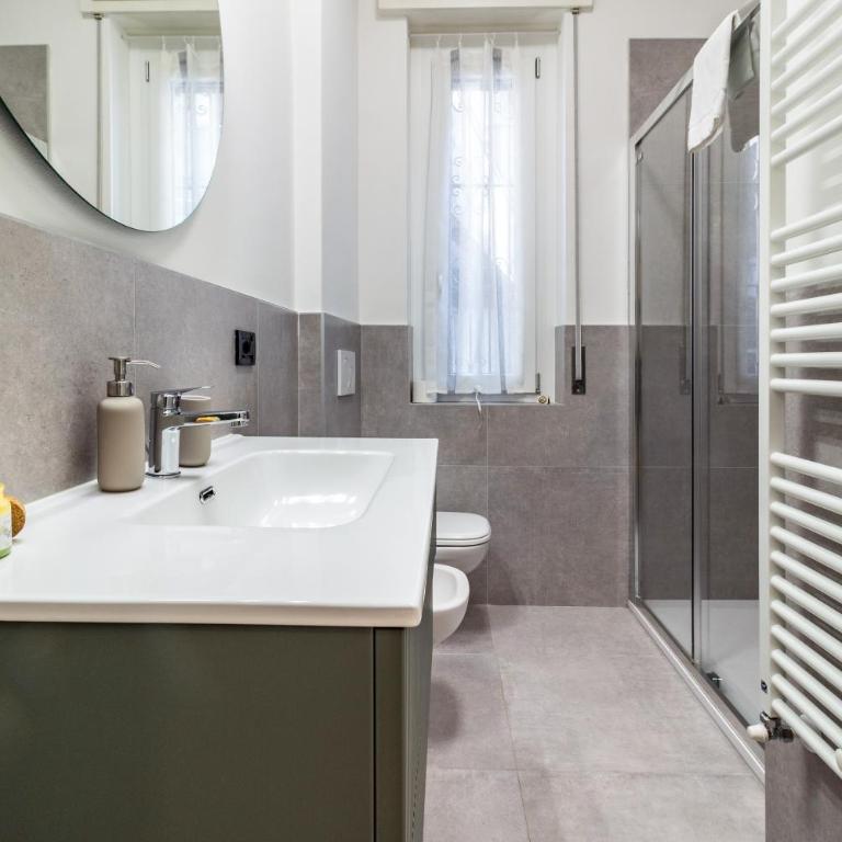 Silk & Sunset - City and Lake View with parking - Three-Bedroom Home - 11