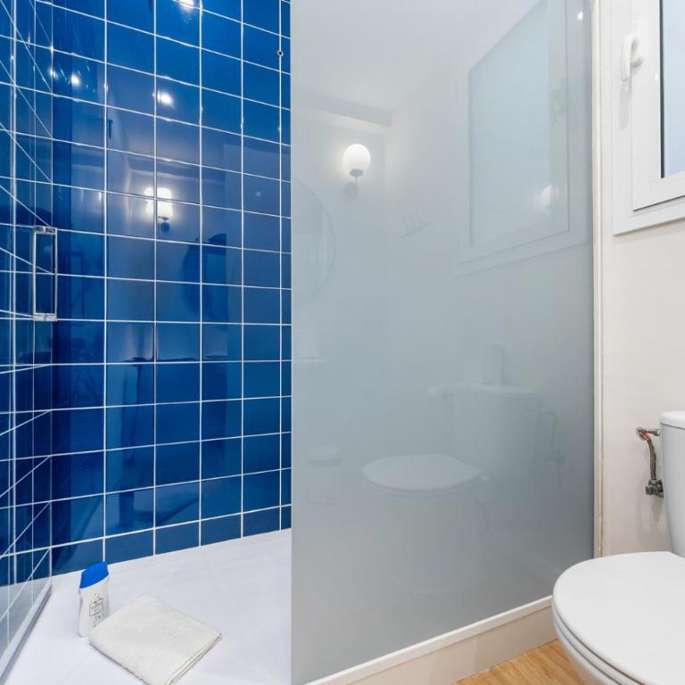 AinB Barcelona Sants Apartments - Three-Bedroom Apartment - 8