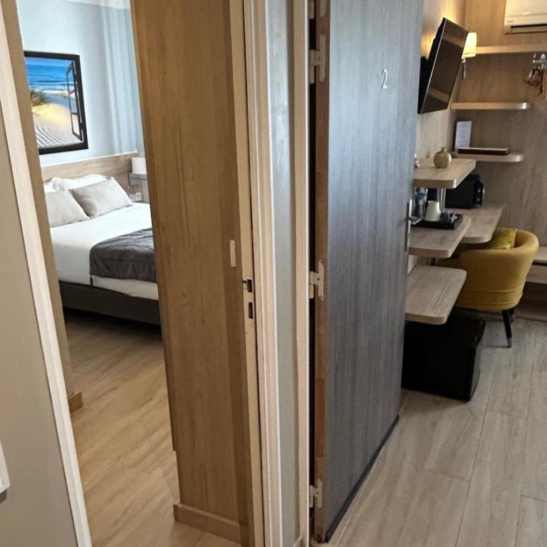 Hotel Miramar- Cap d'Antibes - La Garoupe plage - 2 Chambres Doubles Communicantes - 1