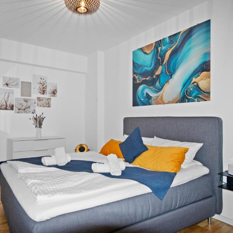 Altstadt - Exklusive 3-Zi-Wohnung für 6 Personen mit 90 qm, großer Dachterrasse, Parkplatz, WLAN - Apartment mit 2 Schlafzimmern - 3