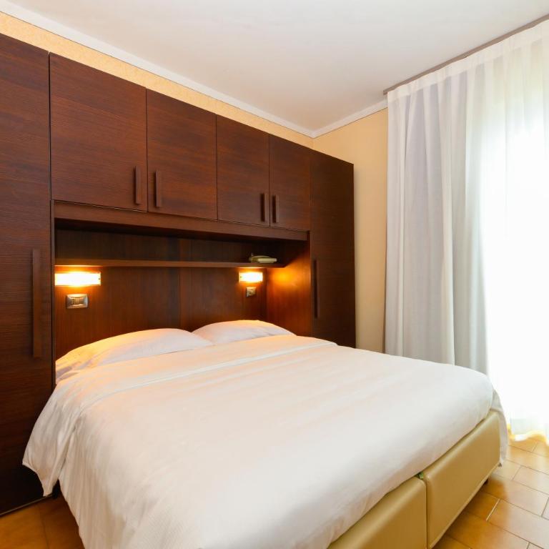 Hotel Bellavista - Camera Standard Matrimoniale/Doppia con Letti Singoli con Vista Lago - 9