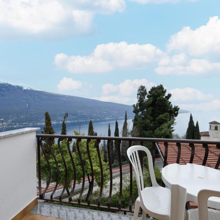 Hotel Bellavista - Camera Standard Matrimoniale/Doppia con Letti Singoli con Vista Lago - 11