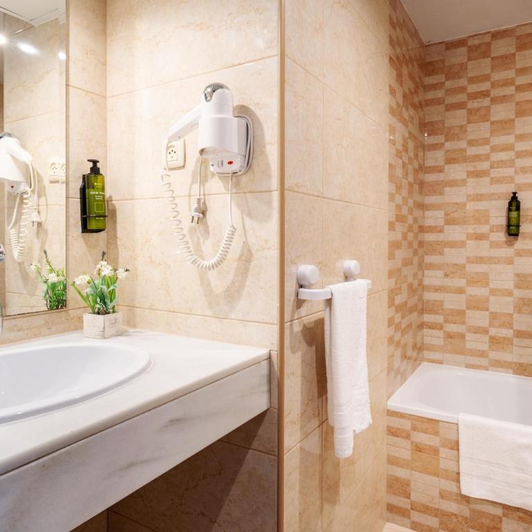 Aparthotel Ona Palamós - Apartamento Superior con terraza - 7