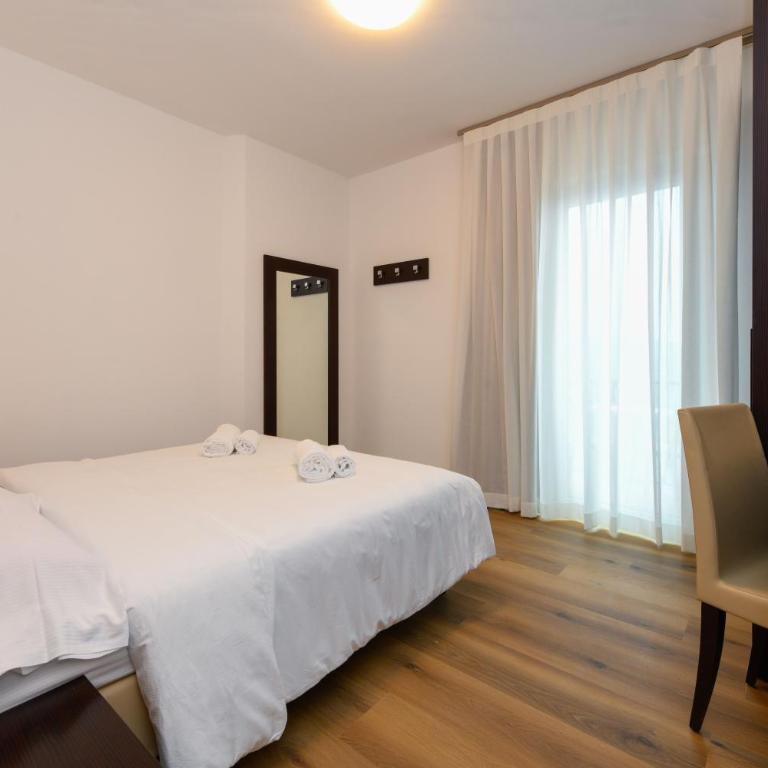 Hotel Bellavista - Camera Comfort Matrimoniale/Doppia con Letti Singoli con Vista Lago - 13